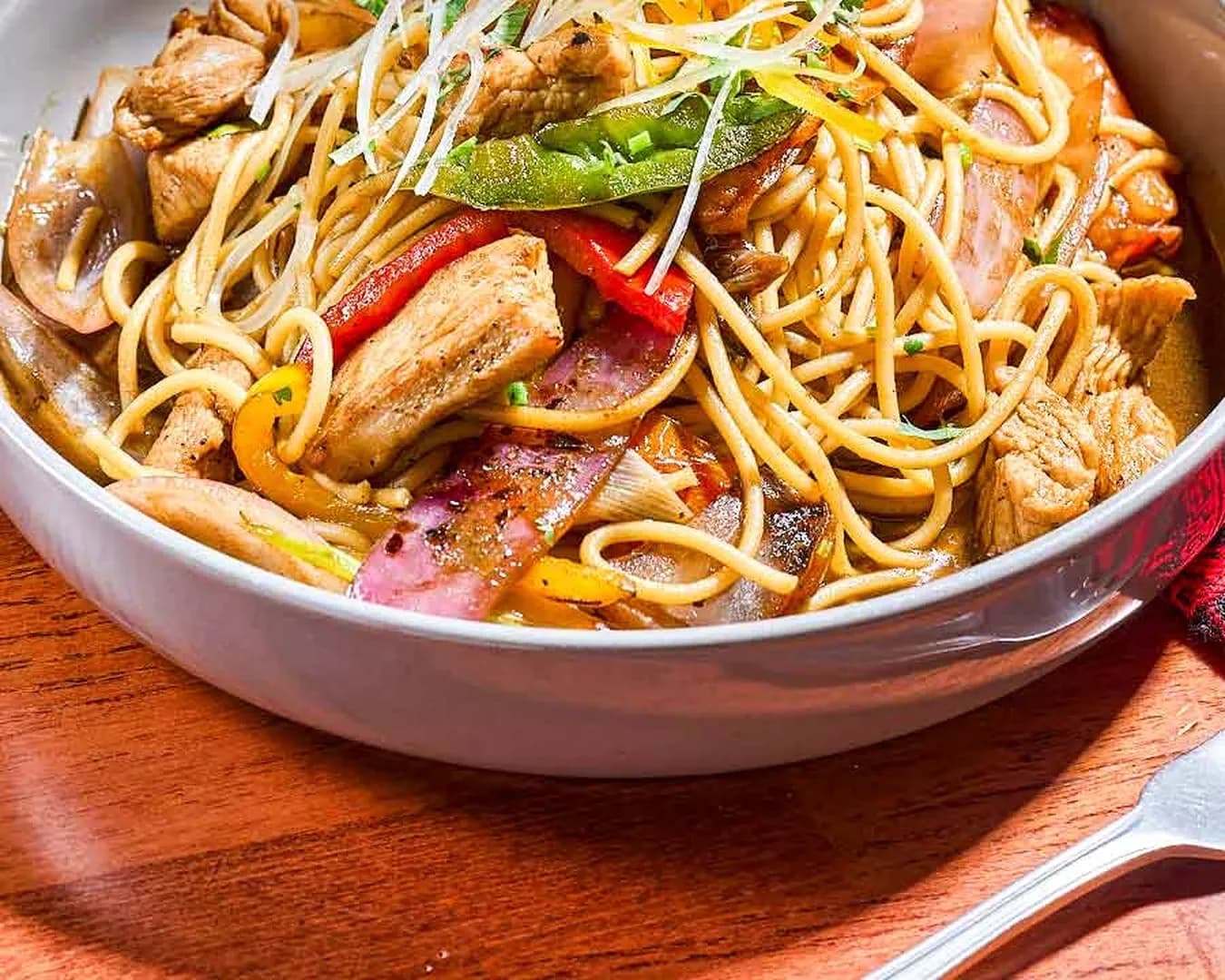 Tallarín saltado de pollo at Inca Gaucho